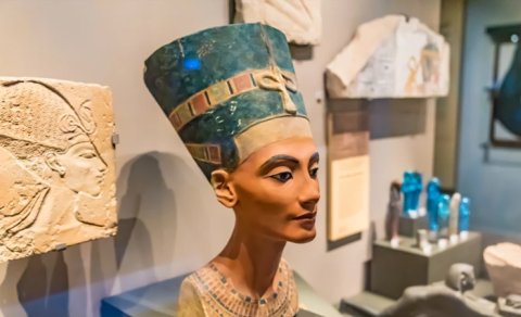 3 min illik axtarış sona çatır? - Nefertitinin itkin məzarı üçün "əsrin kəşfi" qapıda