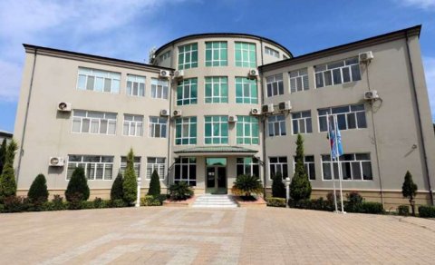 "Azərterminalkompleks"ə məxsus mikroavtobus neçəyə satılıb?