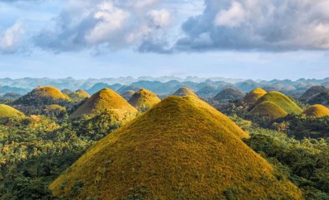 Təbiətin rəng dəyişdirən təpələri: "Şokolad" və arxasındakı qanlı tarix - FOTO