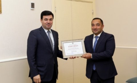 İcra başçısı bir neçə ay əvvəl təltif etdiyi müavinini işdən çıxardı