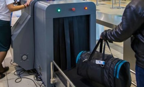 
Vəzifəli şəxs 18 kq qızılla tutuldu- Evindən silah çıxdı