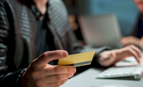 
Telefon zəngi həyatını alt-üst etdi: Dələduzlar Kürdəxanı sakininin başına oyun açdı