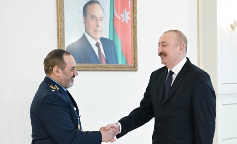 Prezident İranın müdafiə və silahlı qüvvələrə dəstək nazirini qəbul etdi - FOTO