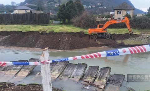 Astarada torpaq sürüşməsi - FOTO
