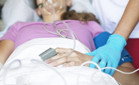 Şagirdin güllələdiyi müəllim palataya köçürüldü - YENİLƏNİB