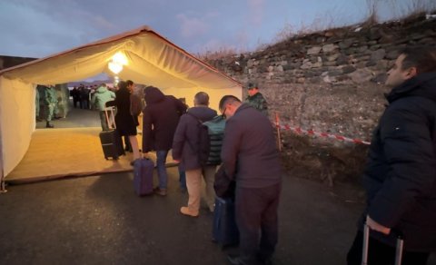 Azərbaycan vətəndaş cəmiyyəti nümayəndələri Ermənistana gedib - FOTO