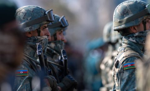 23 hərbi qulluqçu cəzadan azad edilib