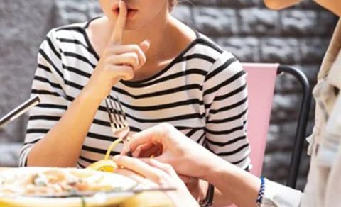 Restoranda rəfiqəsinin 5 minlik qızılını oğurladı - "102"yə də yalan məlumat verdi
