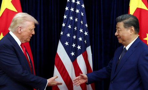 "Bloomberg": Trampın tarif qadağası danışıqlardan əvvəl Sinin əlini gücləndirir