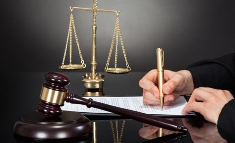 
Anasının qətlinə kömək edən gəncə hökm oxundu - Niyə dörd il?

