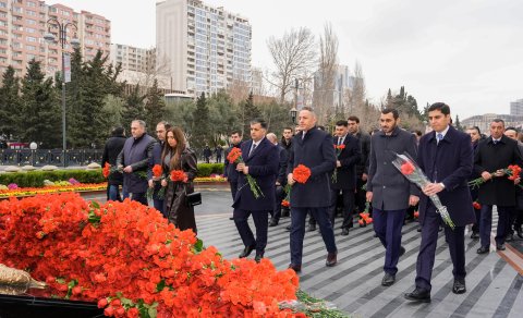 ƏƏSMN kollektivi Xocalı soyqırımı abidəsini ziyarət edib