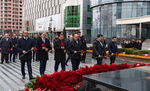 Kənd Təsərrüfatı Nazirliyinin kollektivi Xocalı soyqırımı abidəsini ziyarət etdi