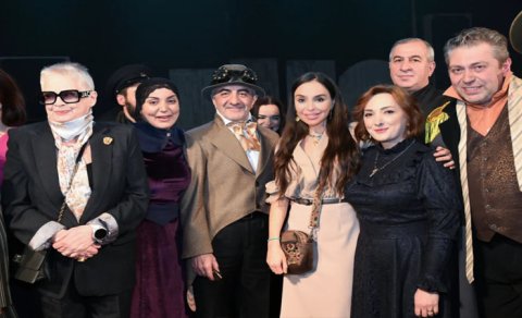 Leyla Əliyeva "Neft bumu hamıya gülümsəyir" tamaşasında - FOTOLAR