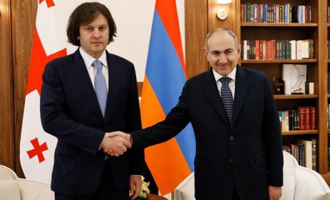 Paşinyan Kobaxidze ilə görüşdü