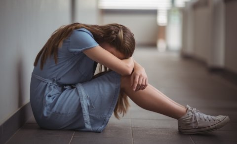 Mütəmadi şəkildə özünə zərər vermə düşüncəsi nədən qaynaqlanır?