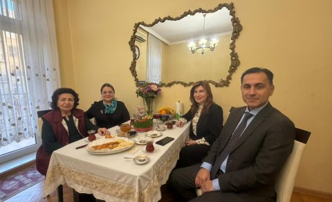 Əməkdar artist Kübra Əliyeva evində ziyarət olunub