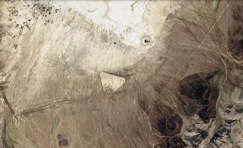 "Google Earth"də görünən nəhəng üçbucağın sirri nədir?