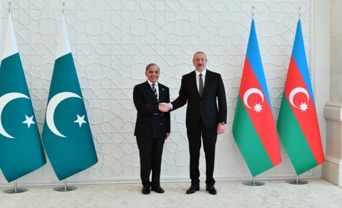 
Şahbaz Şərif Azərbaycan Prezidentinə zəng edib, İranın hərbi hücumunu qınayıb