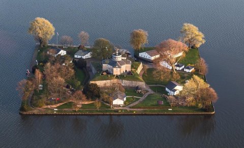 Gölün ortasında bir qala: Almaniyanın ən kiçik yaşayış adası necə yarandı?