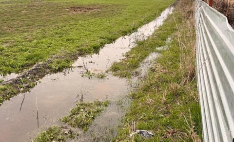 Ucarda həyətləri və zirzəmiləri su basdı: Sakinlər çətin vəziyyətdə -FOTO