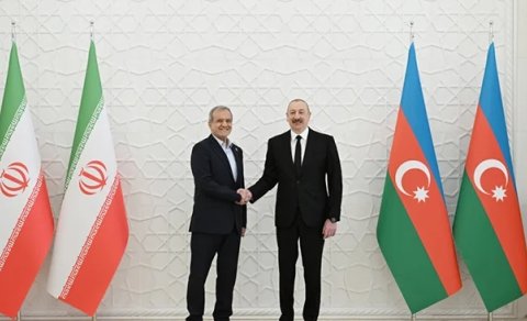 Məsud Pezeşkian İlham Əliyevə zəng etdi