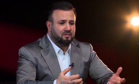 "Atam yaşda sənətçini hər gün efirdə görəndə utanıram"