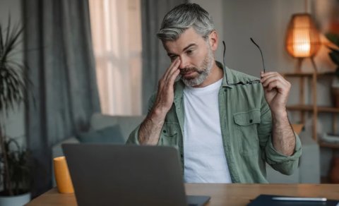 Noutbukunuzun batareyasını "öldürən" 5 gündəlik vərdiş