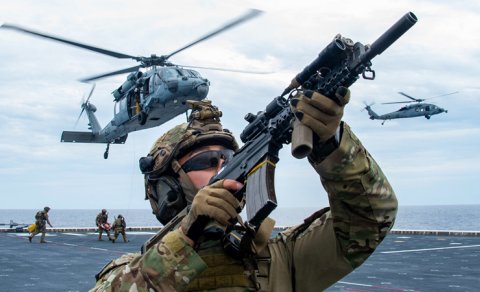 Tramp ordu yeritmədən İranı necə məğlub edə bilər? - "Telegraph" açıqladı