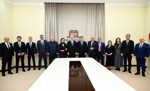 Mədəniyyət naziri Adil Kərimli Türk dünyasının teatr təmsilçiləri ilə görüşüb 