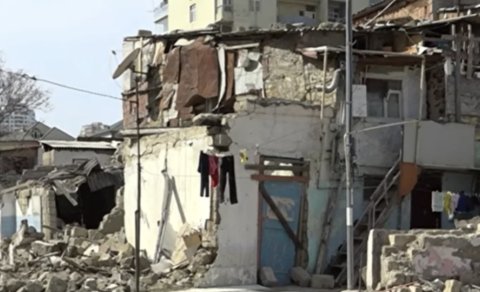 Bakıda evlərin sökülməsi gərginlik yaradır: Kiçik mülk sahibləri böyük mənzil tələb edirlər