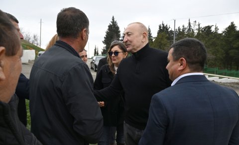 &ldquo;Yaxşı nümunə göstərirsiniz, gərək əhali artsın&rdquo; - Prezidentdən 6 uşaqlı ataya