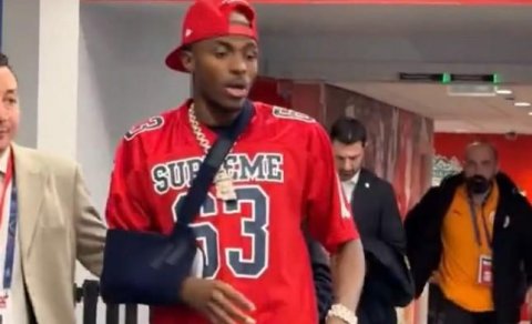 Osimhenin qolu qırıldı, Lanqın barmağı kəsildi