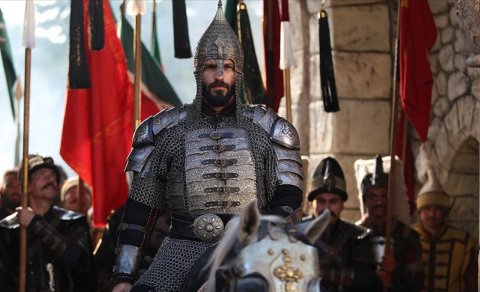 &ldquo;Mehmed: Fetihler Sultanı&rdquo; ulduzlarının yaşları - SİYAHI