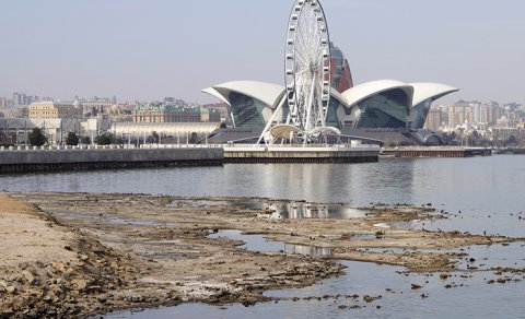 Xəzər geri çəkilir: Bakı buxtası ilə bağlı həyəcan siqnalı - FOTO