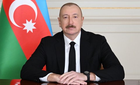 
İlham Əliyev yunanıstanlı həmkarını milli bayram münasibətilə təbrik etdi