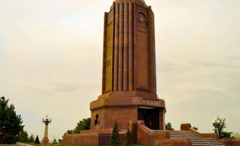 Gəncədə qadın Nizami məqbərəsində körpüdən yıxıldı
