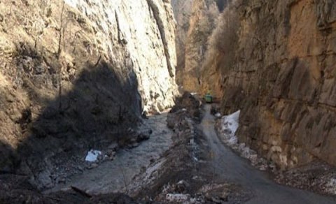 Uçqun olub, Quba-Xınalıq yolu bağlanıb