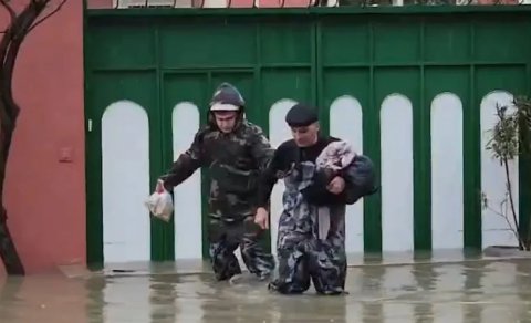 Bakıda yağan rekord yağışların səbəbi müharibədir? - Alimdən sensasion açıqlama