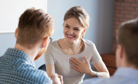 Niyə bəzi insanlar təriflərə inanmaqda çətinlik çəkirlər? - Psixoloqların izahı