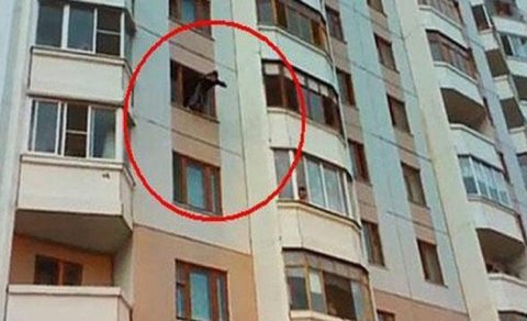 16 yaşlı qız binadan yıxıldı - Bir müddət əvvəl anasını itirib...