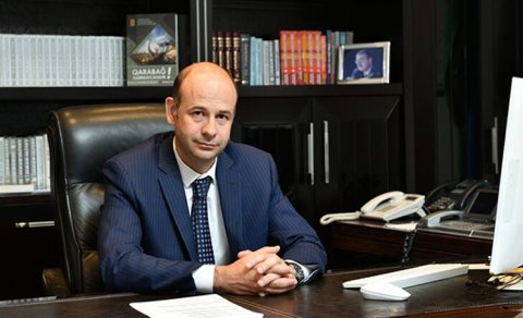 Yeni sədr rəisi vəzifəsindən azad etdi