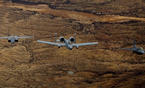 Qəzaya uğramayan təyyarə: "A-10 Thunderbolt" II zərbədən sonra belə bazaya necə qayıdır?