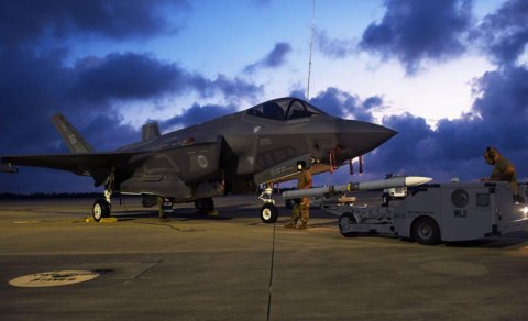 Uzaq məsafələrdə hədəfləri vura bilən 6 "hava&ndash;hava" raketi