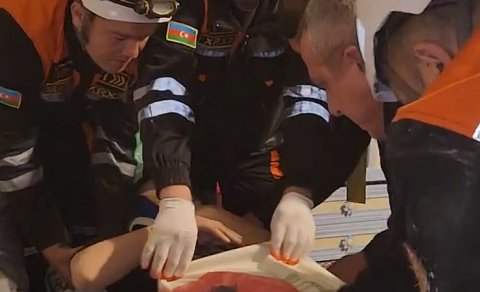 Bakıda ev çökdü, gənc qız xilas edildi - VİDEO