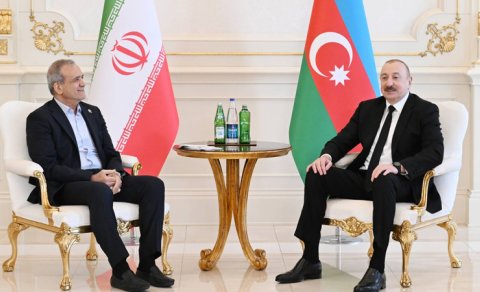 İlham Əliyev ABŞ-la atəşkəsə görə Pezeşkianı təbrik etdi