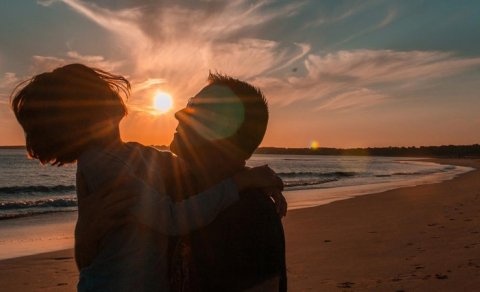 Tədqiqatçılar insanların xoşbəxtliklərini idarə edə bilib-bilmədiklərini müəyyənləşdirib