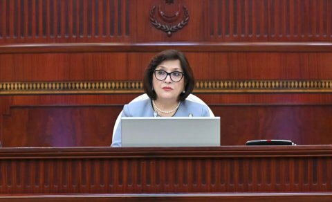 Spiker parlamentin futbol komandasını təbrik etdi