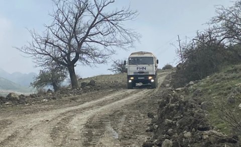 Qubanın Qonaqkəndində torpaq sürüşməsi olub, rayonla kəndləri birləşdirən yol sıradan çıxıb