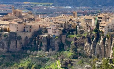 İspaniyada evləri sanki havada asılı qalan şəhər: Başqa hansı özəllikləri var?