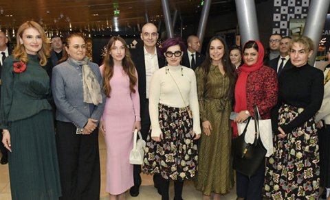 Leyla Əliyeva və Alena Əliyeva sərgidə - FOTO